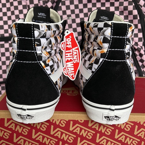 Vans Men’s Sk8-Hi
Checkerboard Koi/Black
VN0A7Q5NVG3
Sneakers - Picture 14 of 16
